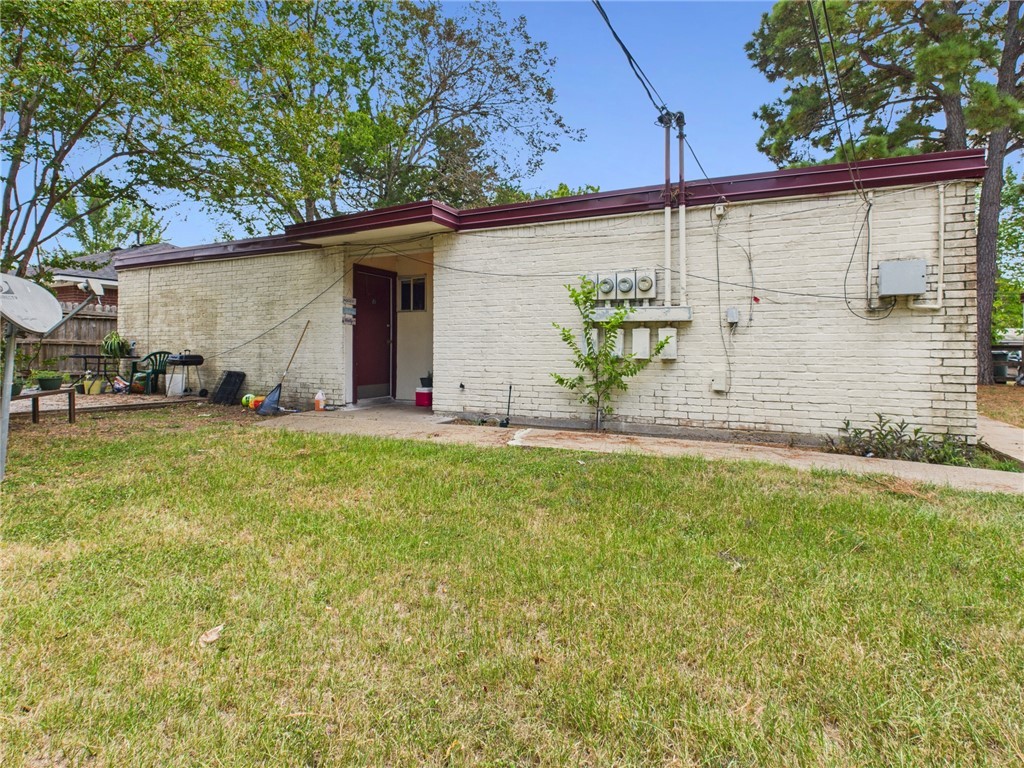 308 Ehlinger Drive, Unit C Bryan, TX 77801 - Photo 15 of 15 a view of a backyard