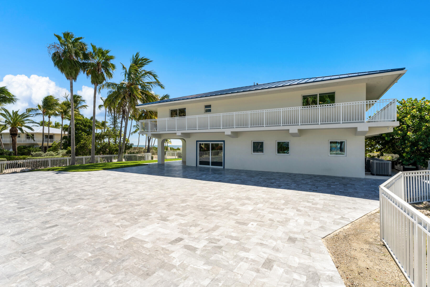 308 Sabal Street Duck Key, FL 33050 - Photo 77 of 87 Oversized driveway