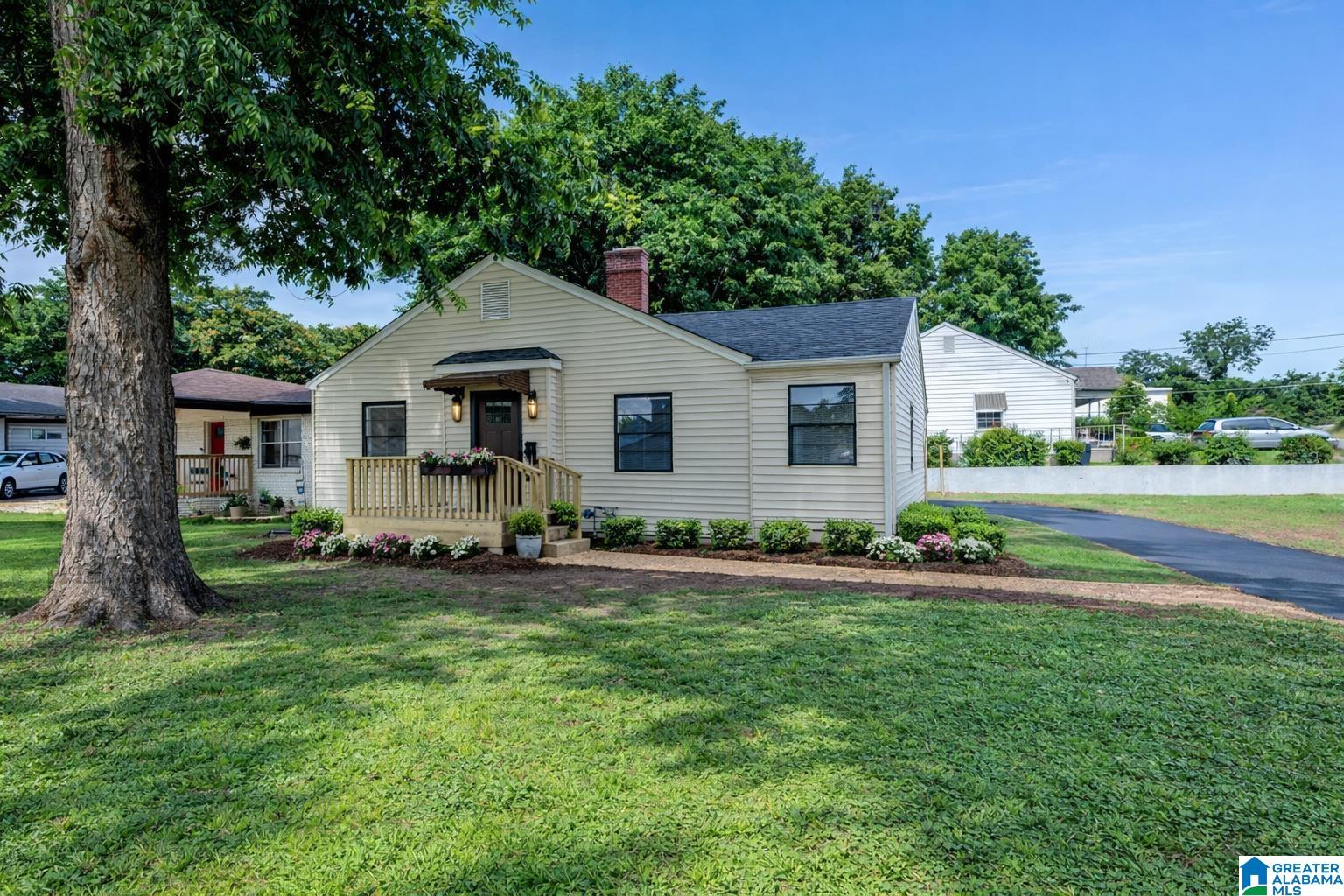 741 Center Place Birmingham, AL 35211 - Photo 3 of 26