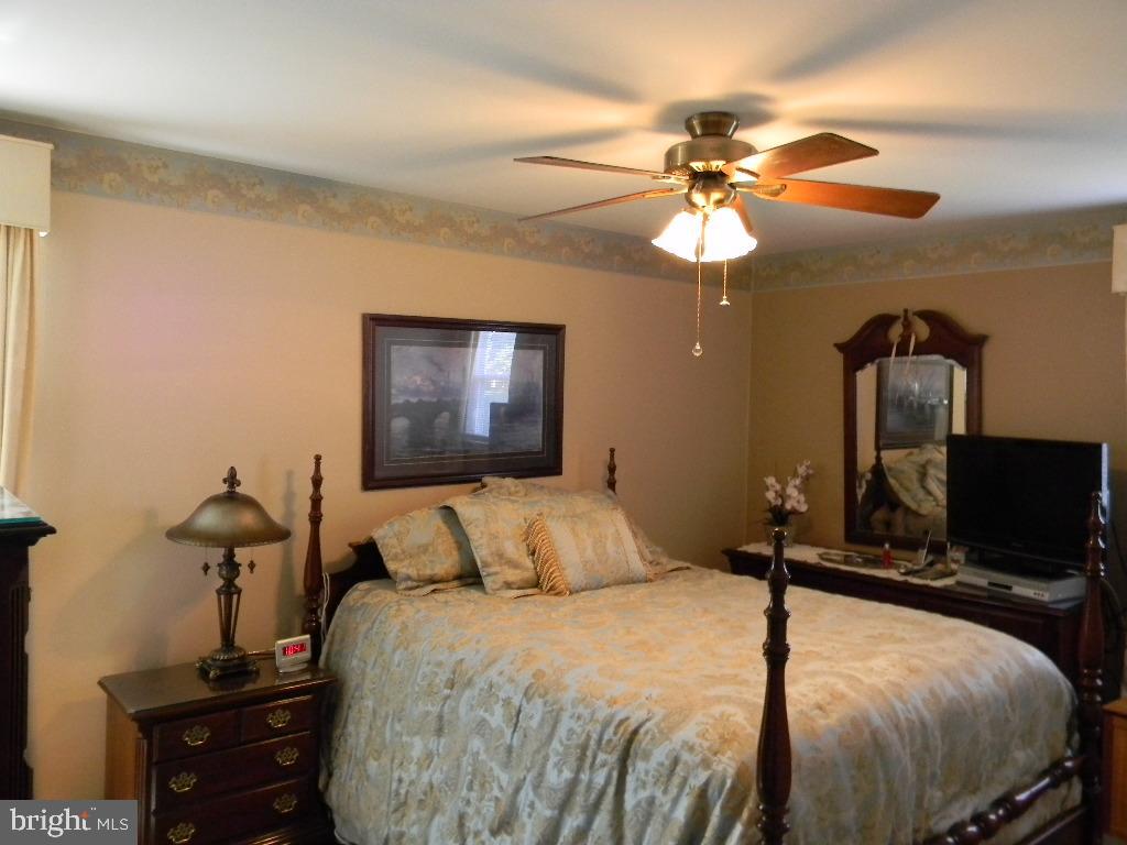 402 Densmore Road Philadelphia, PA 19116 - Photo 10 of 13 Gallery Image 10