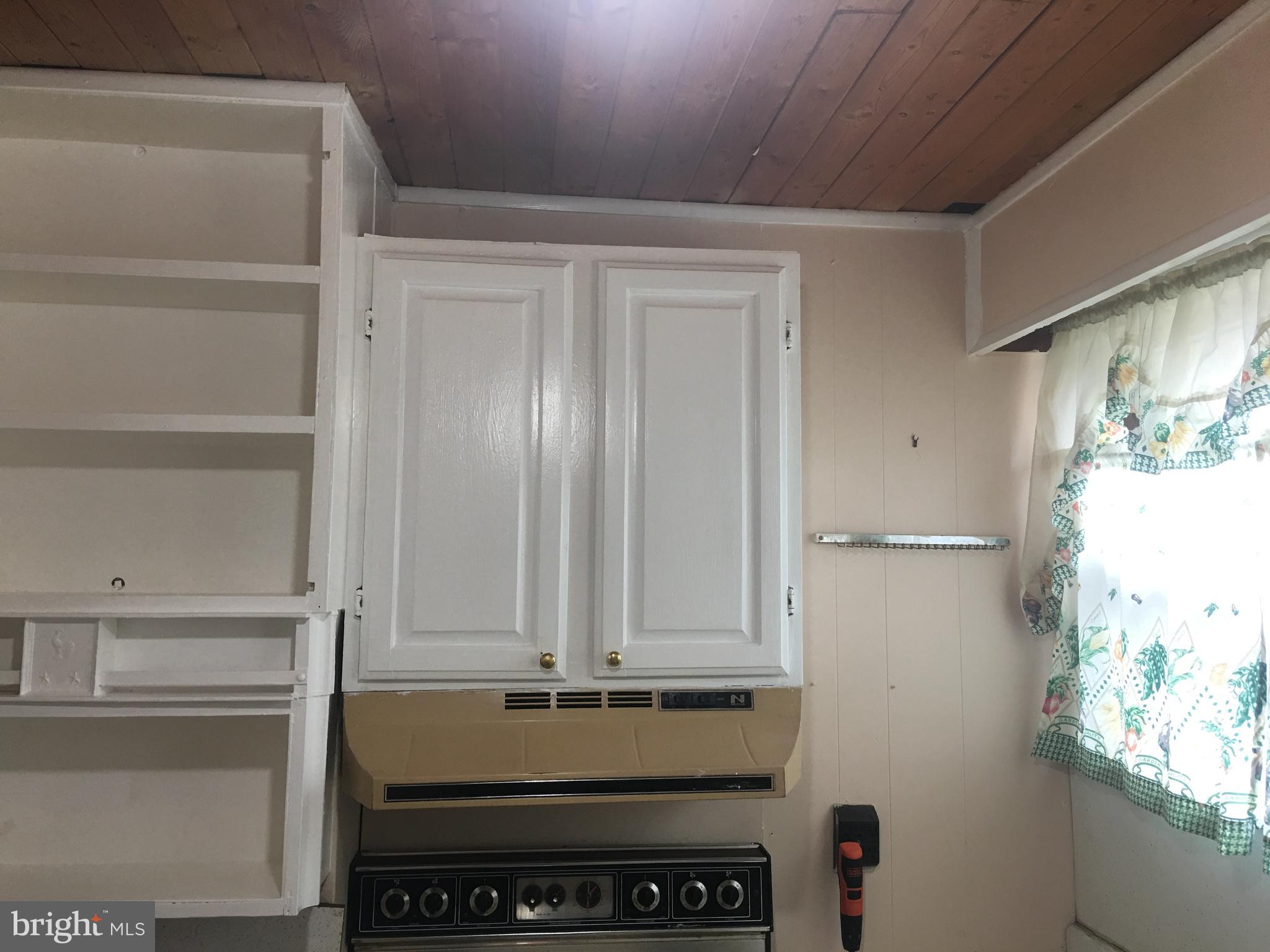 21 Sunship Road Baltimore, MD 21222 - Photo 17 of 42 Kitchen cabinets