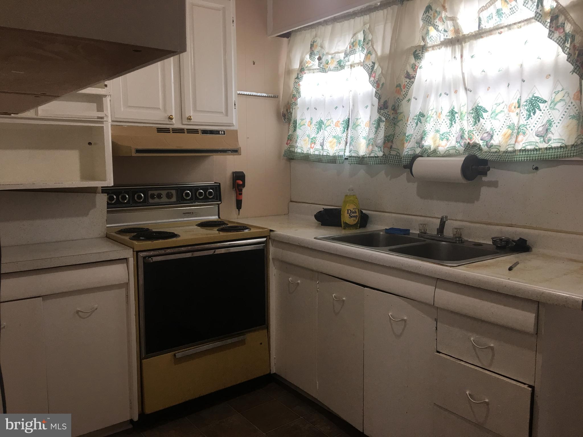 21 Sunship Road Baltimore, MD 21222 - Photo 18 of 42 Cute kitchen