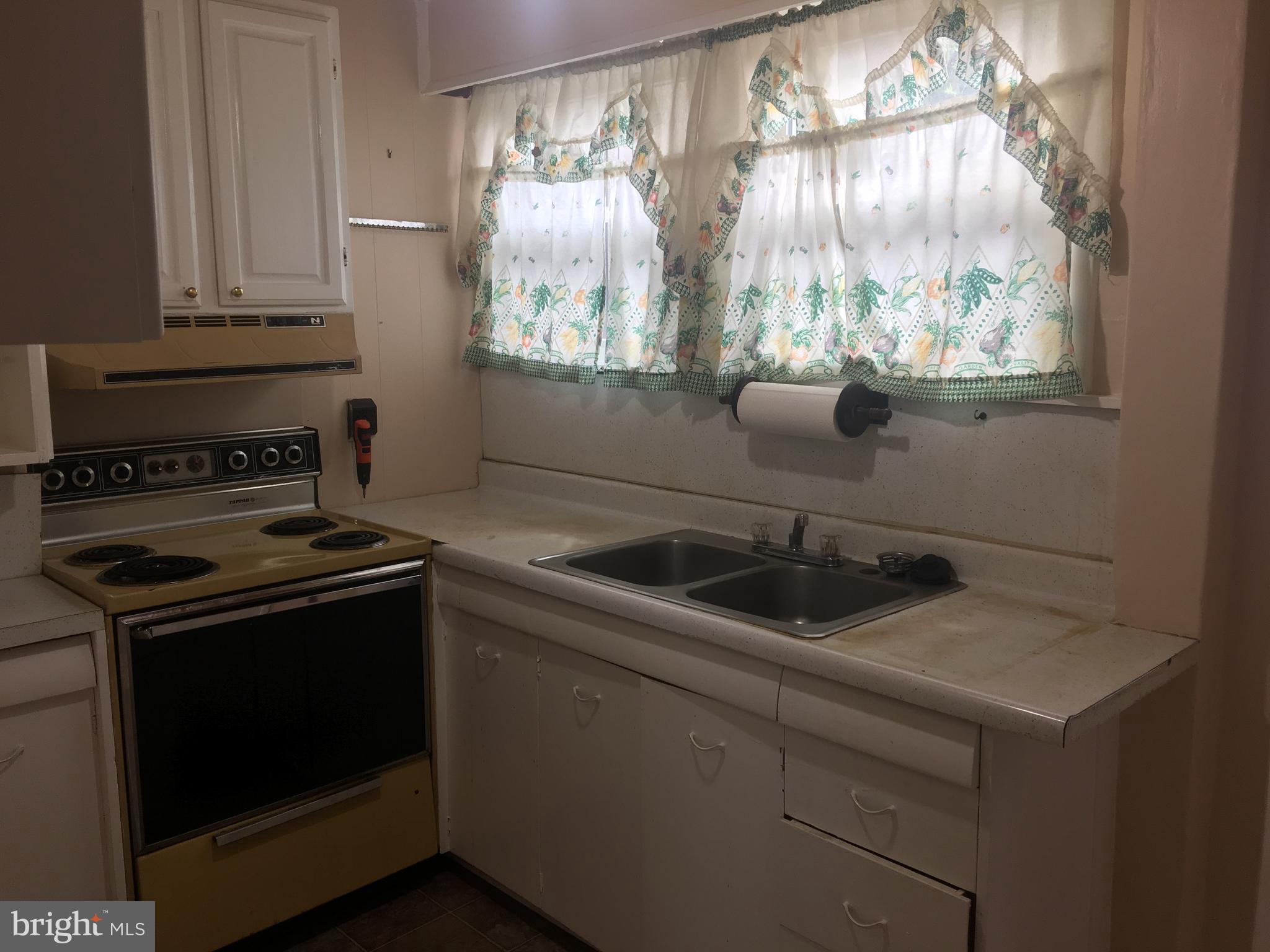 21 Sunship Road Baltimore, MD 21222 - Photo 19 of 42 kitchen