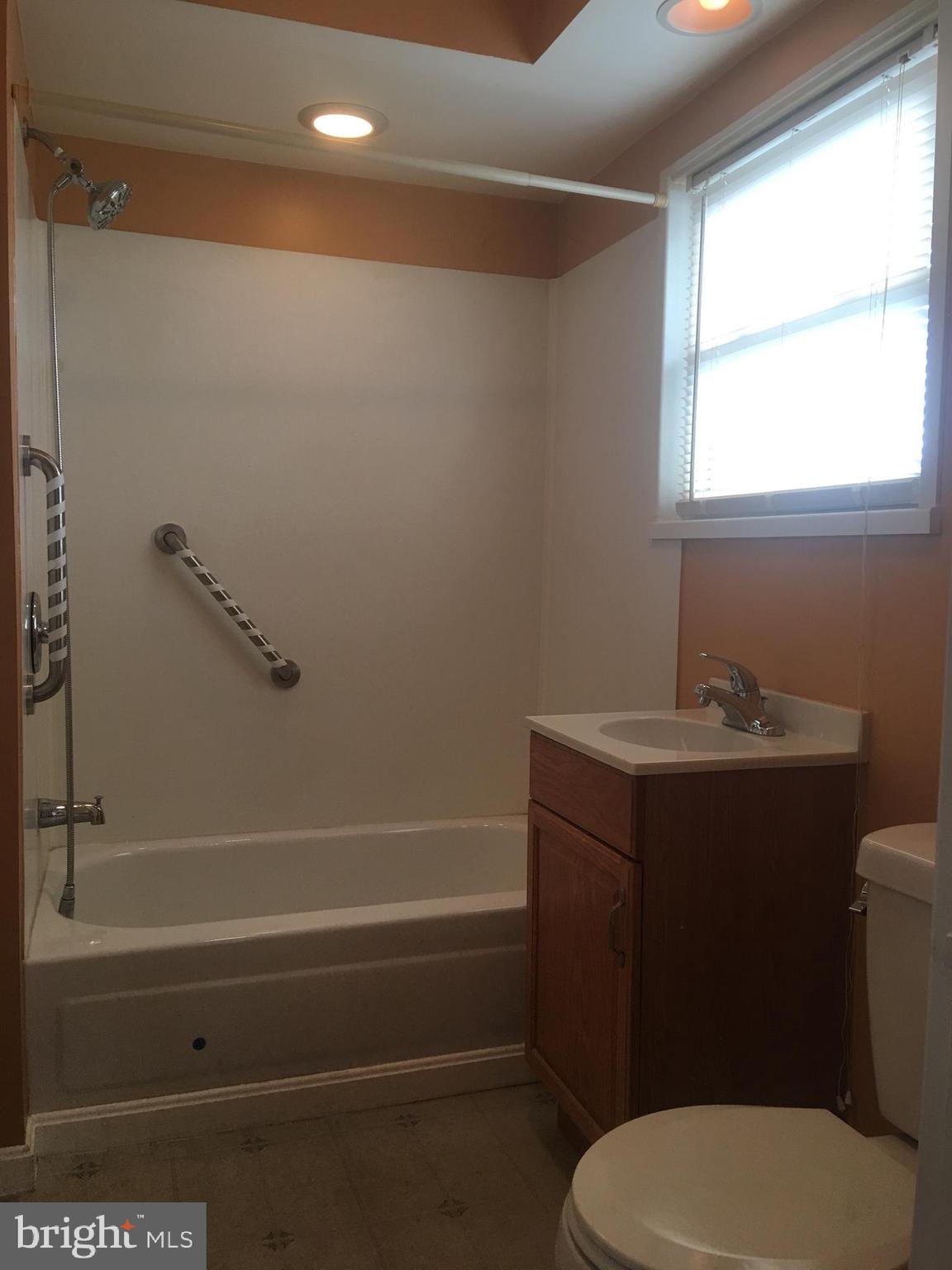 21 Sunship Road Baltimore, MD 21222 - Photo 22 of 42 Full updated bath