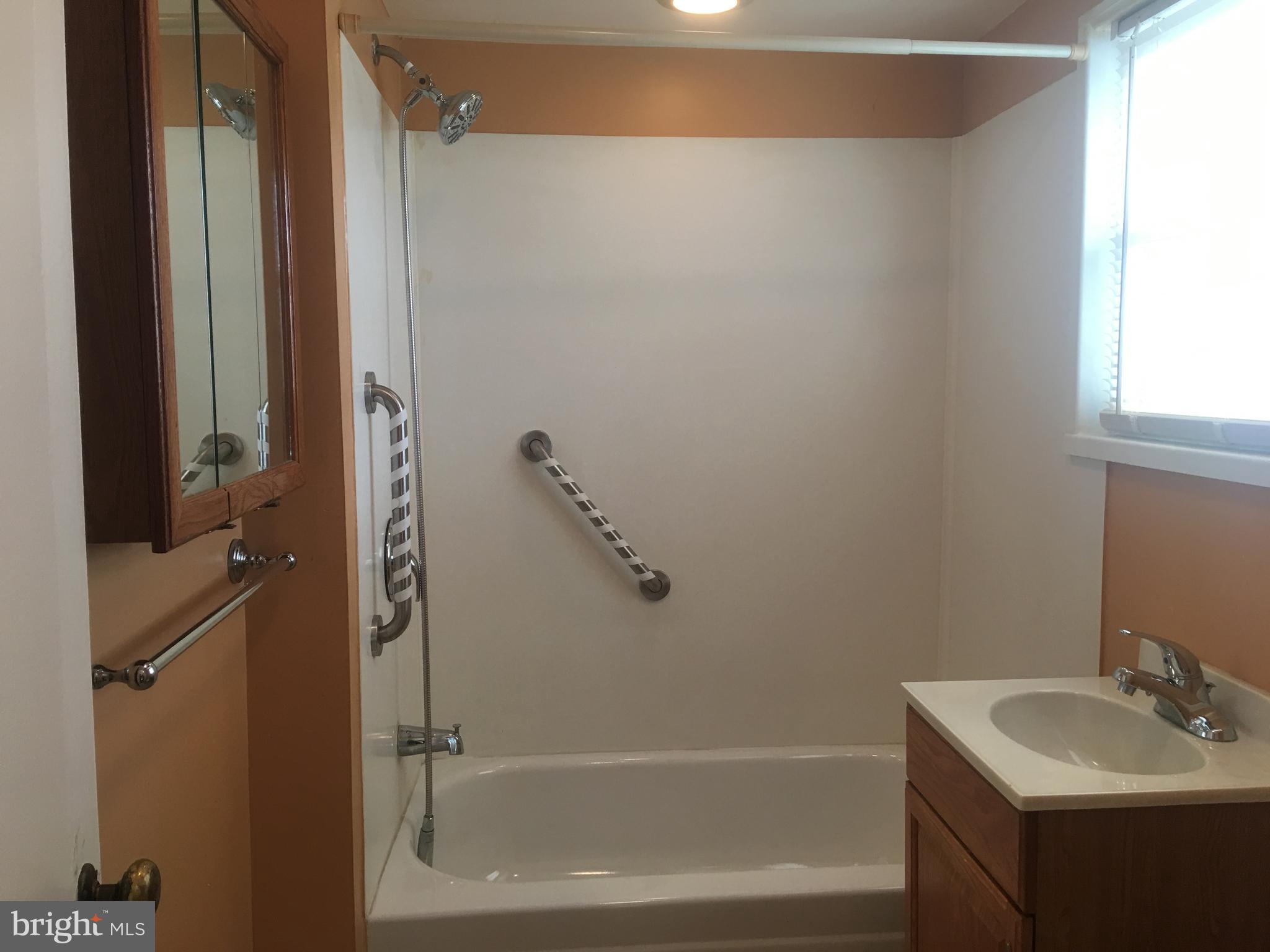 21 Sunship Road Baltimore, MD 21222 - Photo 23 of 42 Full updated bath