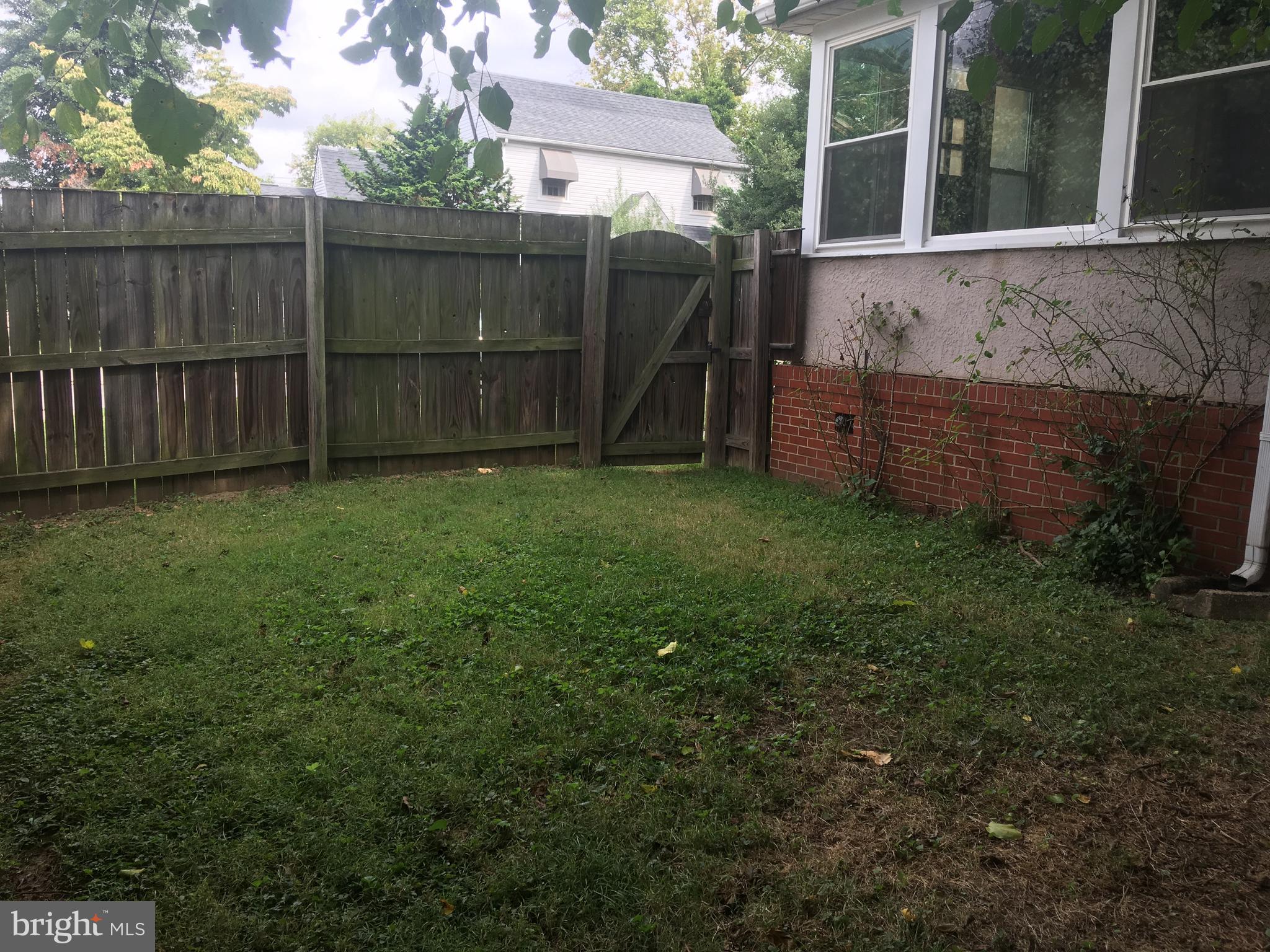 21 Sunship Road Baltimore, MD 21222 - Photo 37 of 42 side yard