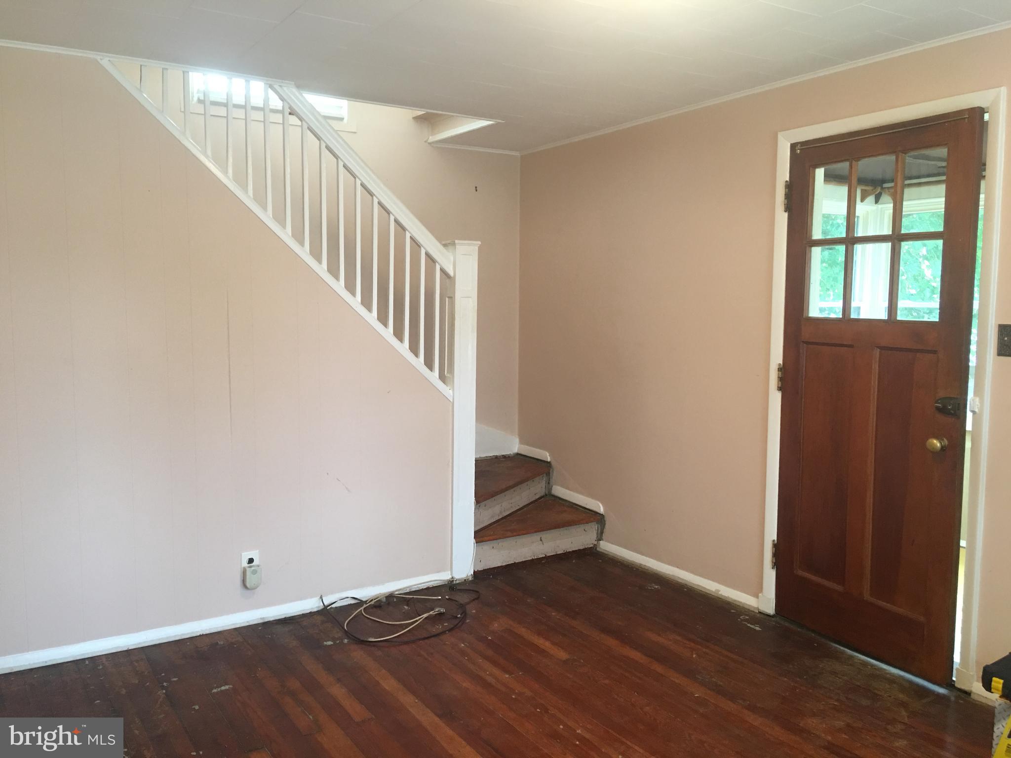 21 Sunship Road Baltimore, MD 21222 - Photo 8 of 42 Living room