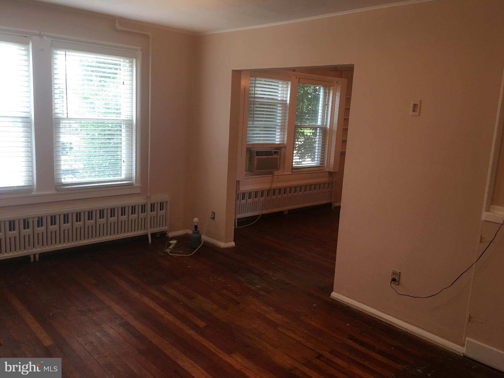 21 Sunship Road Baltimore, MD 21222 - Photo 10 of 42 Living room