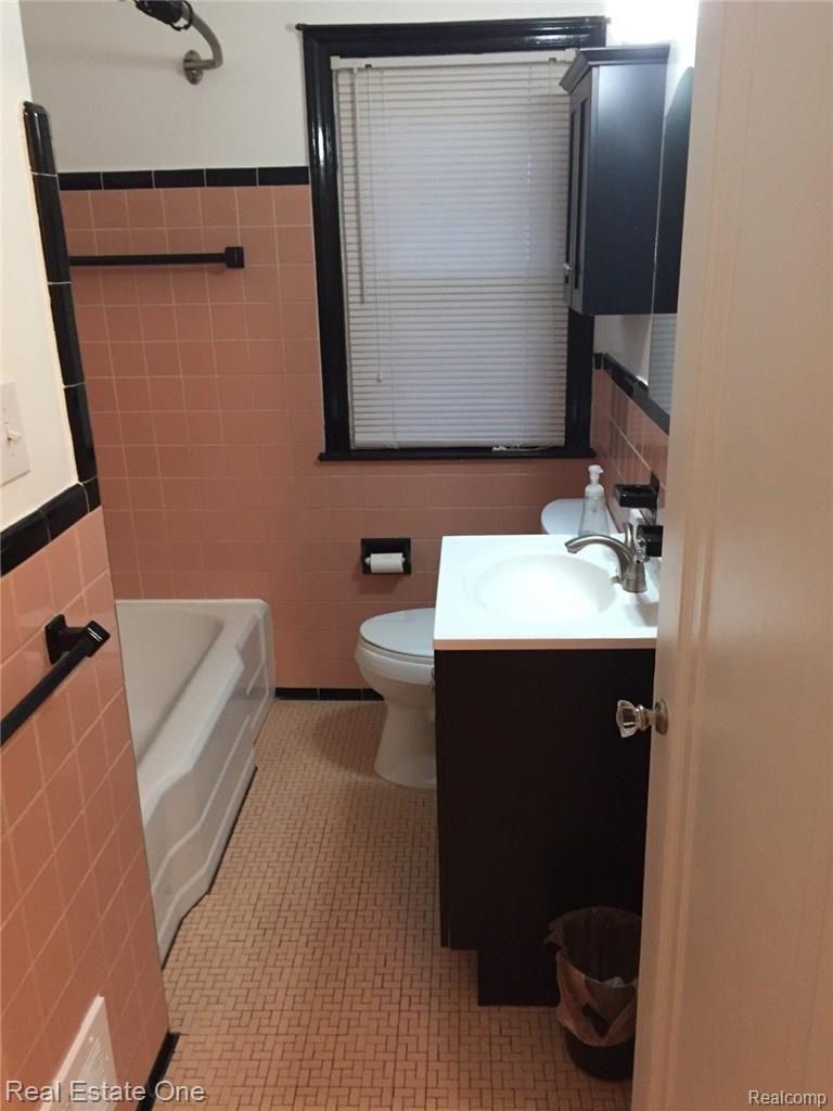 16563 Burt Road Detroit, MI 48219 - Photo 15 of 34 110.jpg