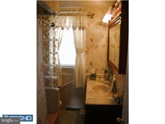 511 North Forklanding Road Maple Shade, NJ 08052 - Photo 7 of 8 Bathroom