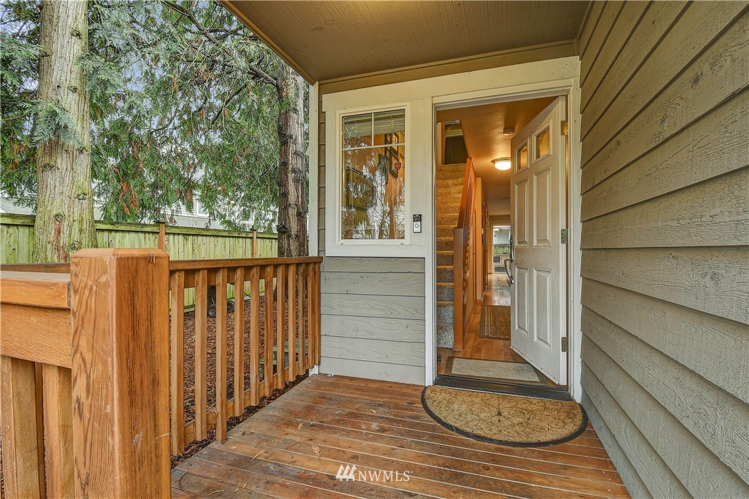 8040 212th Street Southwest, Unit B Edmonds, WA 98026 - Photo 2 of 19 Gallery Image 2