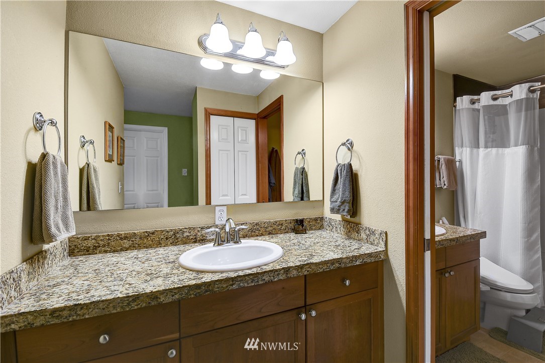8040 212th Street Southwest, Unit B Edmonds, WA 98026 - Photo 13 of 19 Gallery Image 13