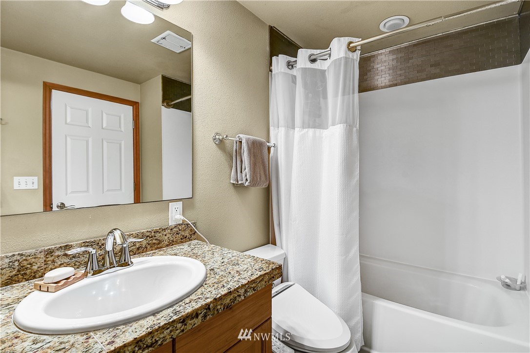 8040 212th Street Southwest, Unit B Edmonds, WA 98026 - Photo 15 of 19 Gallery Image 15