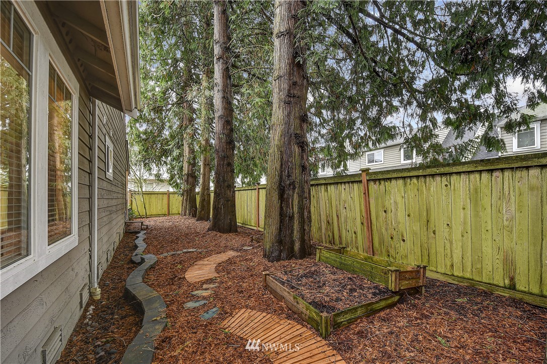 8040 212th Street Southwest, Unit B Edmonds, WA 98026 - Photo 19 of 19 Gallery Image 19