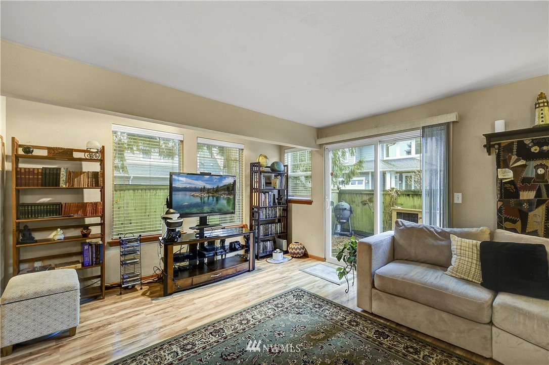 8040 212th Street Southwest, Unit B Edmonds, WA 98026 - Photo 3 of 19 Gallery Image 3