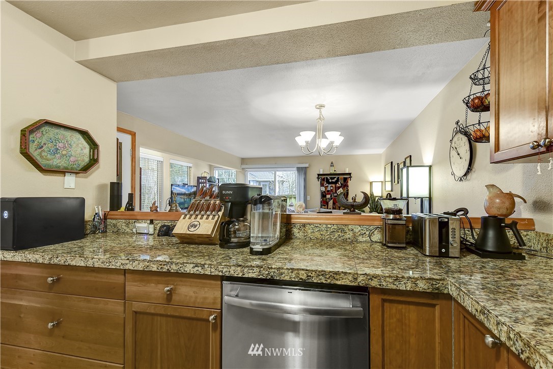 8040 212th Street Southwest, Unit B Edmonds, WA 98026 - Photo 8 of 19 Gallery Image 8