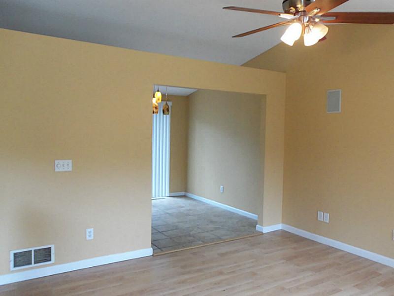 405 Boston Neck Road North Kingstown, RI 02852 - Photo 11 of 25 Living Room.