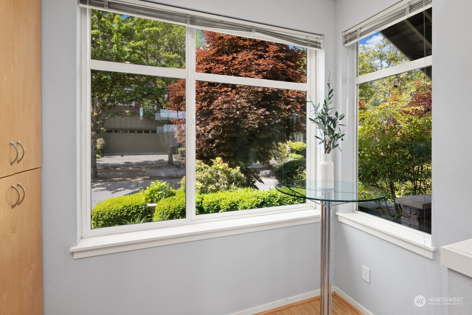 124 Sky Ridge Road Northwest Issaquah, WA 98027 - Photo 13 of 40 a window with outside view