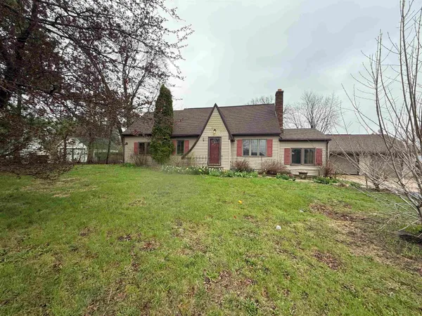 $180,000 | 2121 Highway 26, Freeport, IL 61032