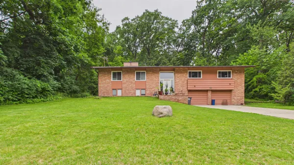$384,900 | 2450 Brenner Place, Green Bay, WI 54301