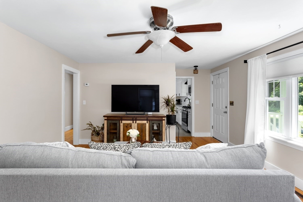 314 Pleasant Street Franklin, MA 02038 - Photo 11 of 40