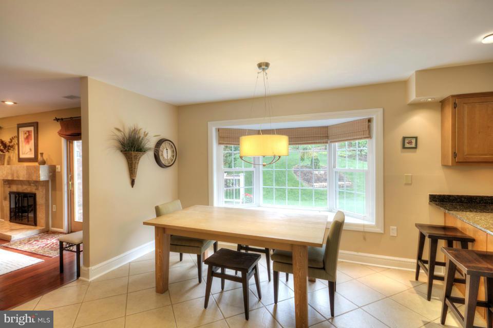 10158 Wavell Road Fairfax, VA 22032 - Photo 11 of 30 Kitchen