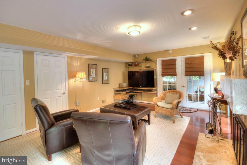 10158 Wavell Road Fairfax, VA 22032 - Photo 12 of 30 Family Room