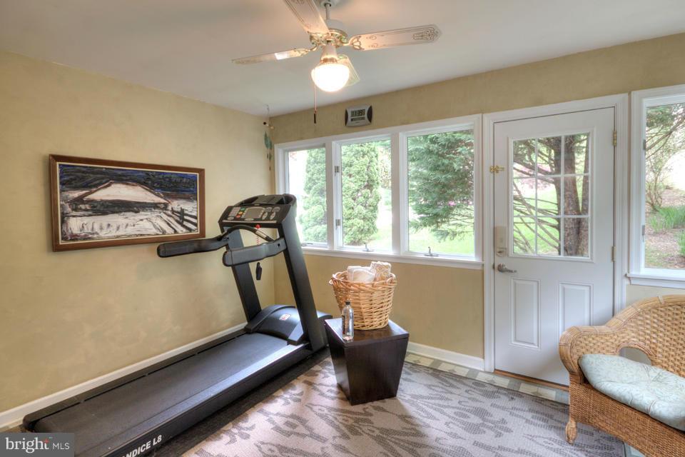 10158 Wavell Road Fairfax, VA 22032 - Photo 16 of 30 Interior (General)