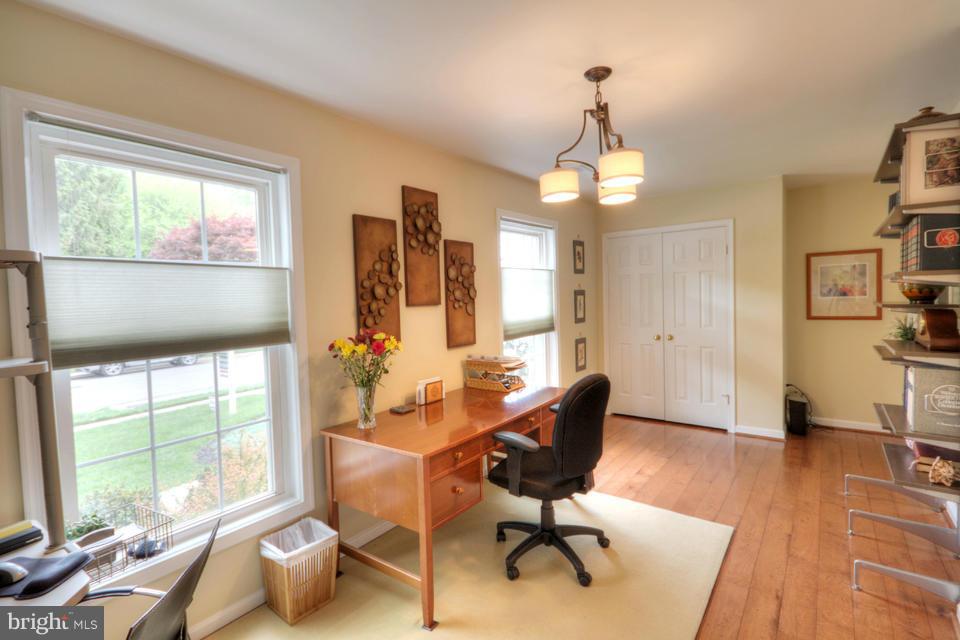 10158 Wavell Road Fairfax, VA 22032 - Photo 17 of 30 Bedroom