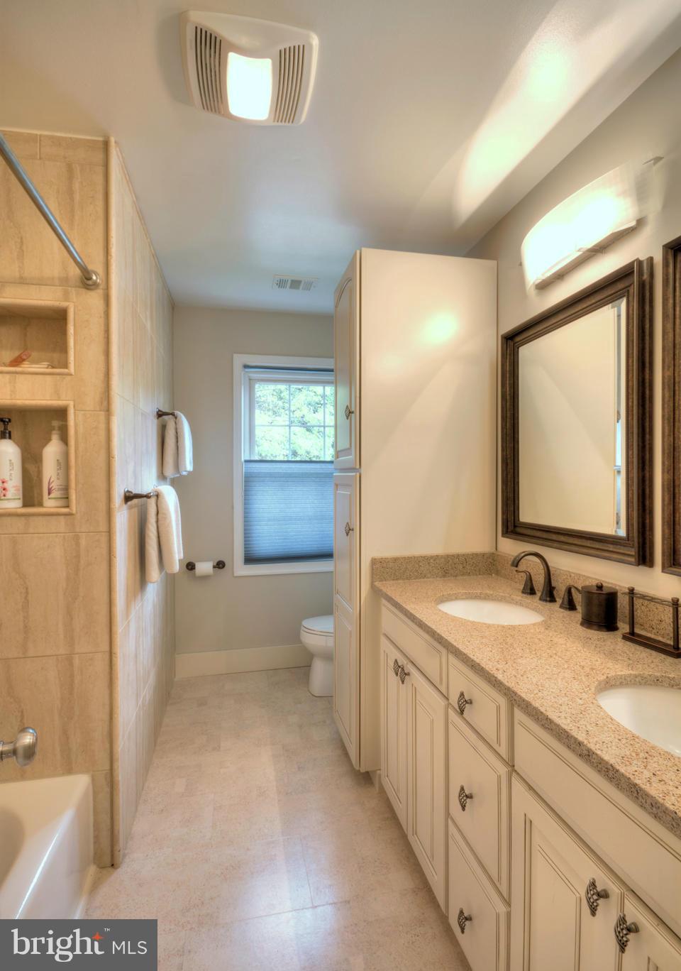 10158 Wavell Road Fairfax, VA 22032 - Photo 23 of 30 Bath