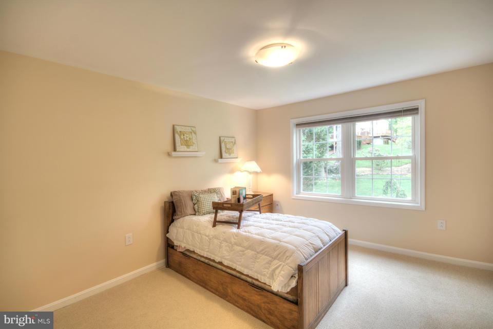 10158 Wavell Road Fairfax, VA 22032 - Photo 24 of 30 Bedroom