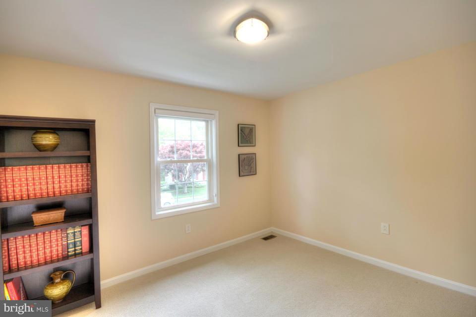 10158 Wavell Road Fairfax, VA 22032 - Photo 25 of 30 Bedroom