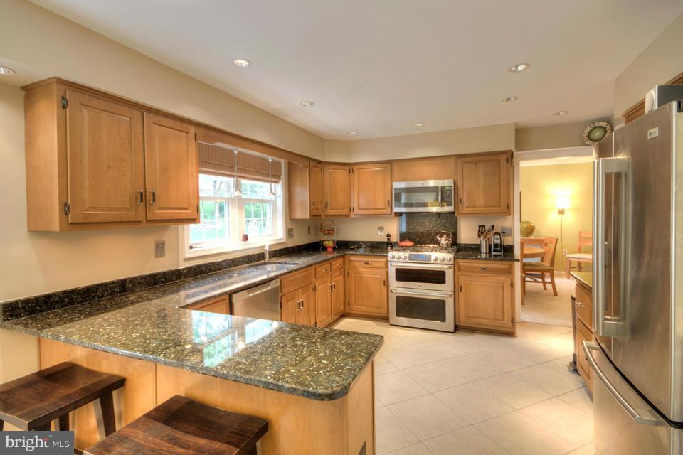 10158 Wavell Road Fairfax, VA 22032 - Photo 10 of 30 Kitchen