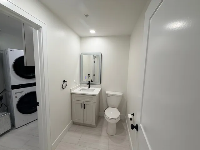 $3,400 | 17 School Street, Unit B, Hudson, MA 01749