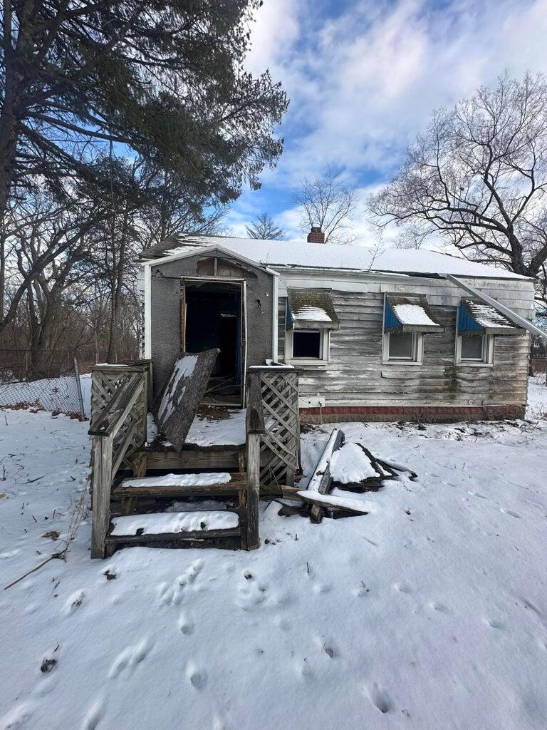 2001 Hovey Place Gary, IN 46406 - Photo 2 of 6 768x1024
