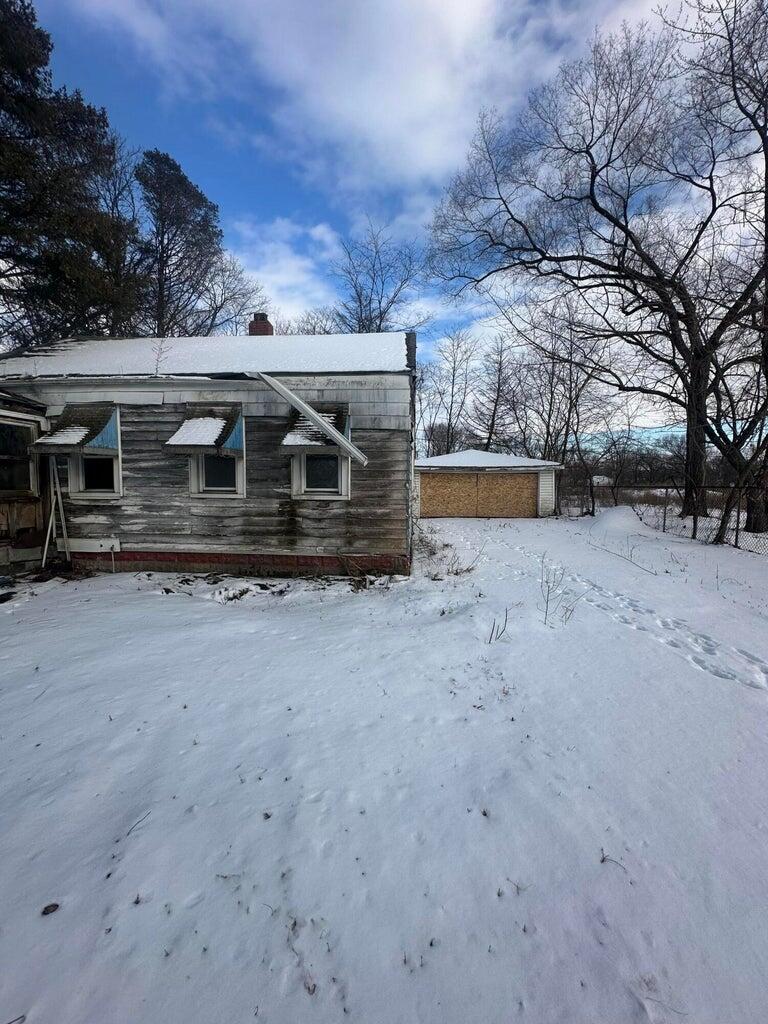 2001 Hovey Place Gary, IN 46406 - Photo 4 of 6 768x1024