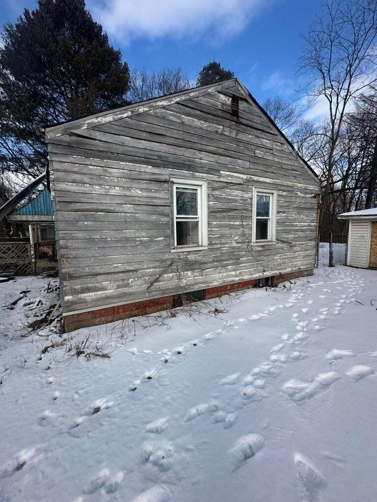 2001 Hovey Place Gary, IN 46406 - Photo 5 of 6 768x1024