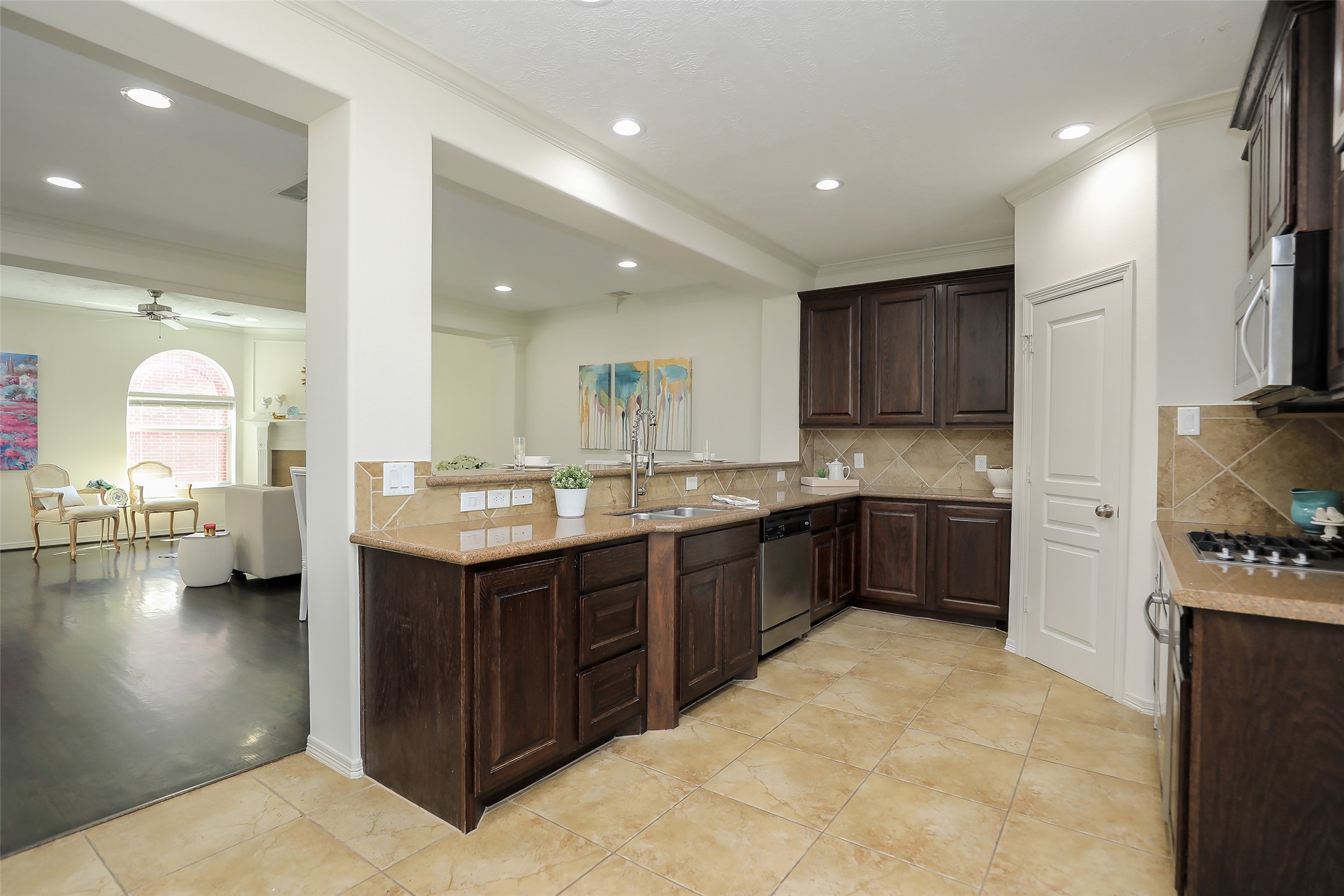 1311 Bingham Street, Unit B Houston, TX 77007 - Photo 12 of 29 a large bathroom with a large tub and sink