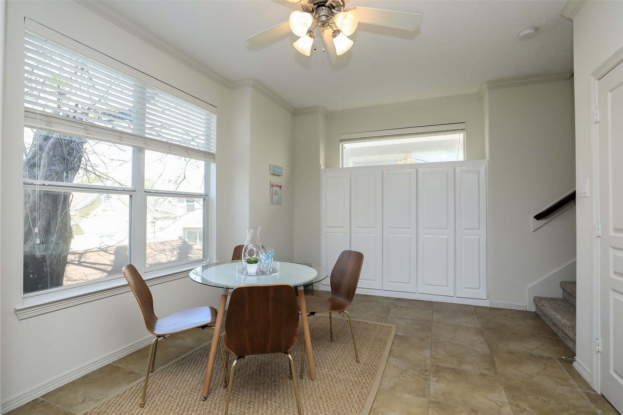1311 Bingham Street, Unit B Houston, TX 77007 - Photo 14 of 29 a dining room with furniture and window