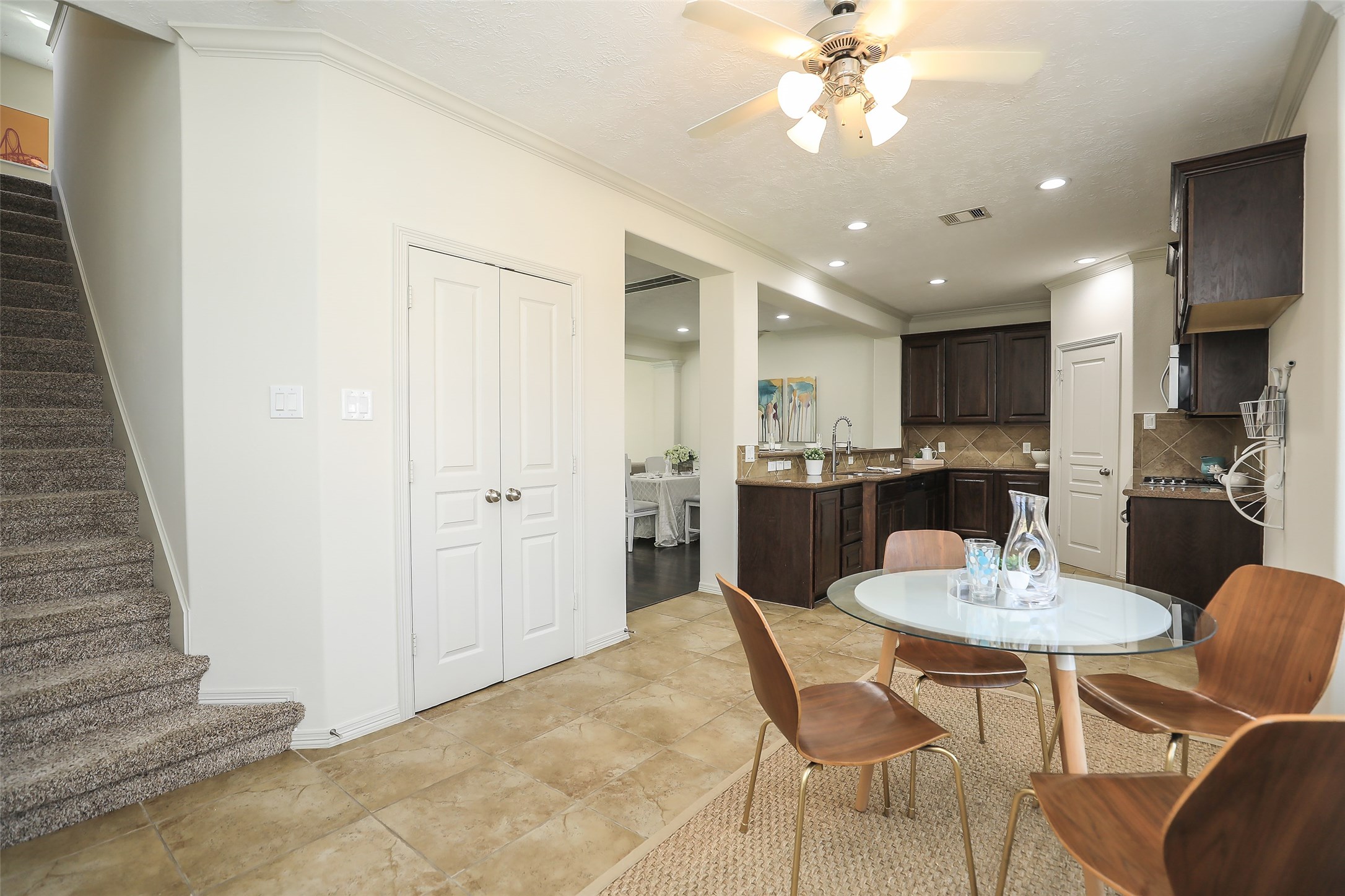 1311 Bingham Street, Unit B Houston, TX 77007 - Photo 17 of 29 a kitchen with a table and chairs in it