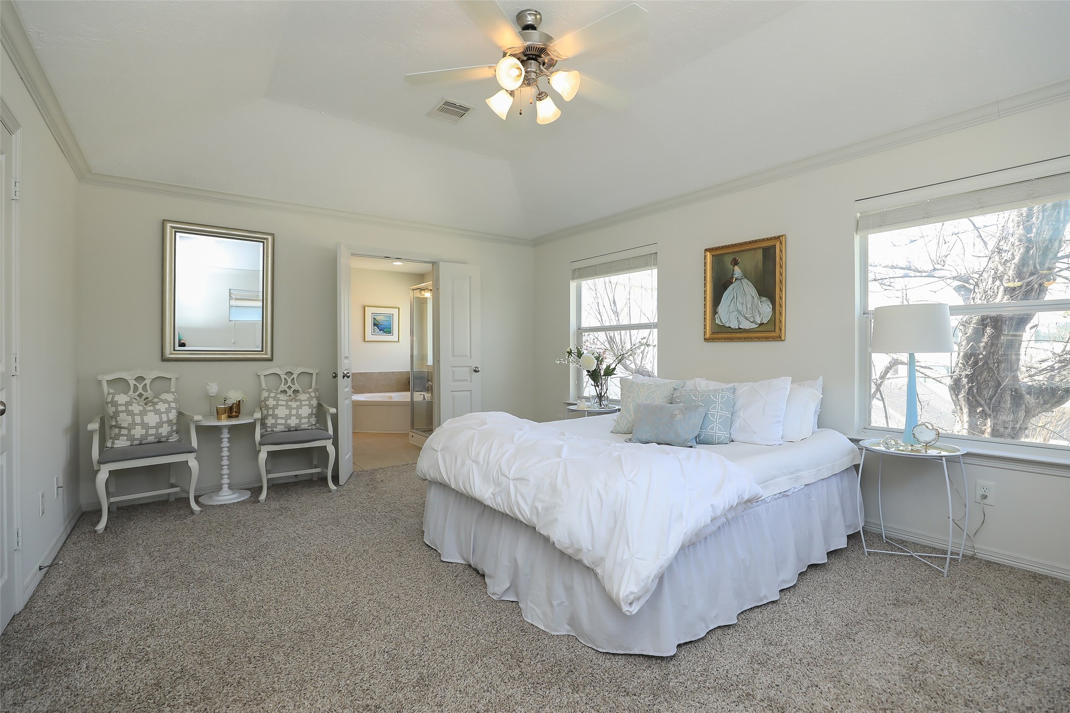 1311 Bingham Street, Unit B Houston, TX 77007 - Photo 20 of 29 a bedroom with a bed and a chandelier