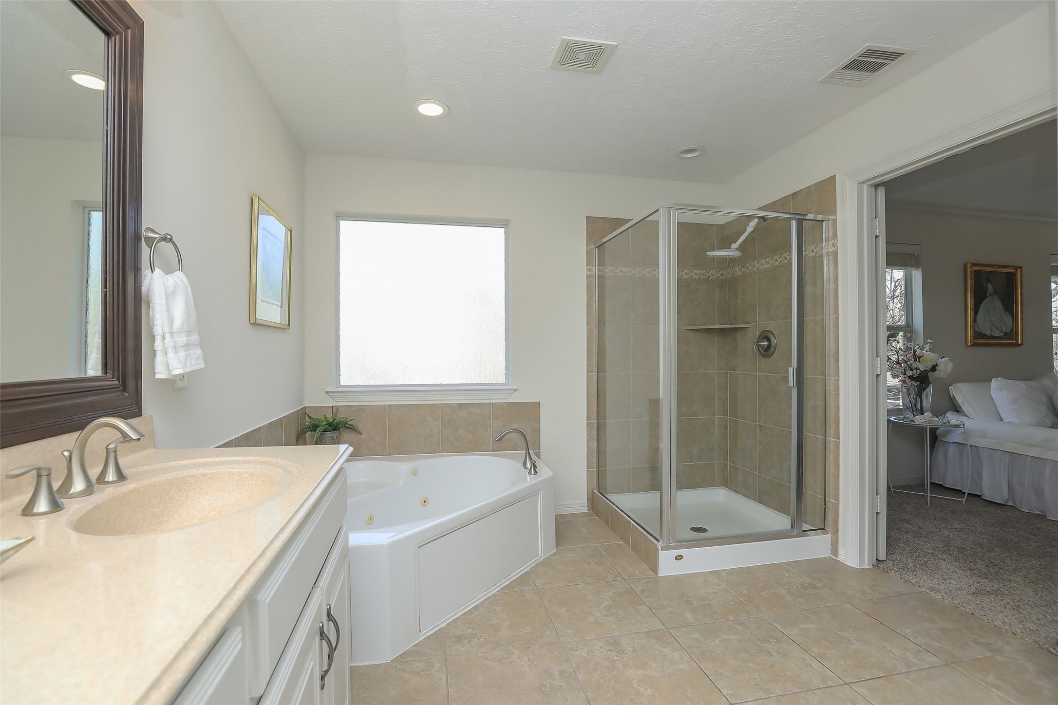 1311 Bingham Street, Unit B Houston, TX 77007 - Photo 23 of 29 a spacious bathroom with a tub sink and mirror
