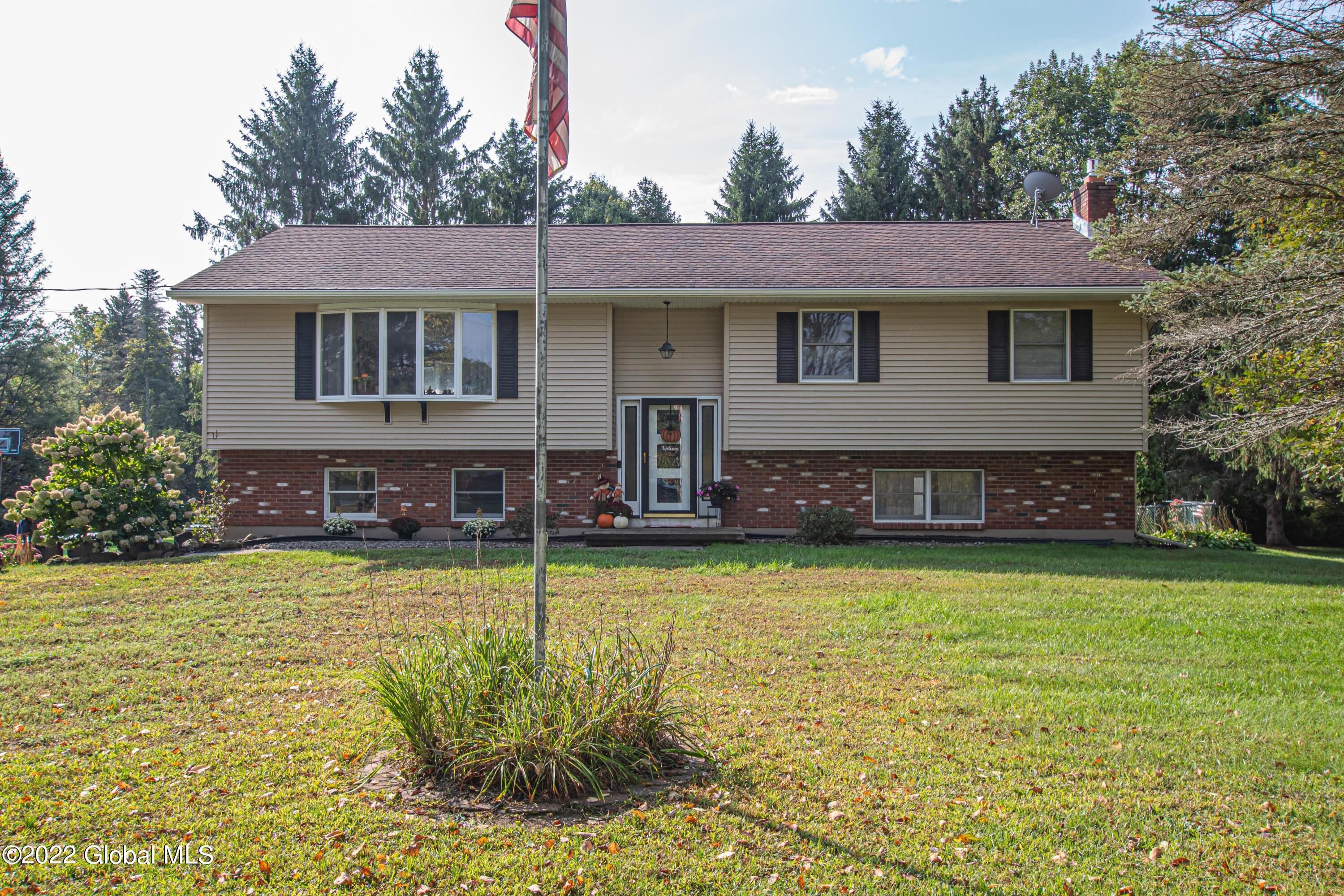 134 Jones Road Amsterdam, NY 12010 - Photo 2 of 45 _MG_4911