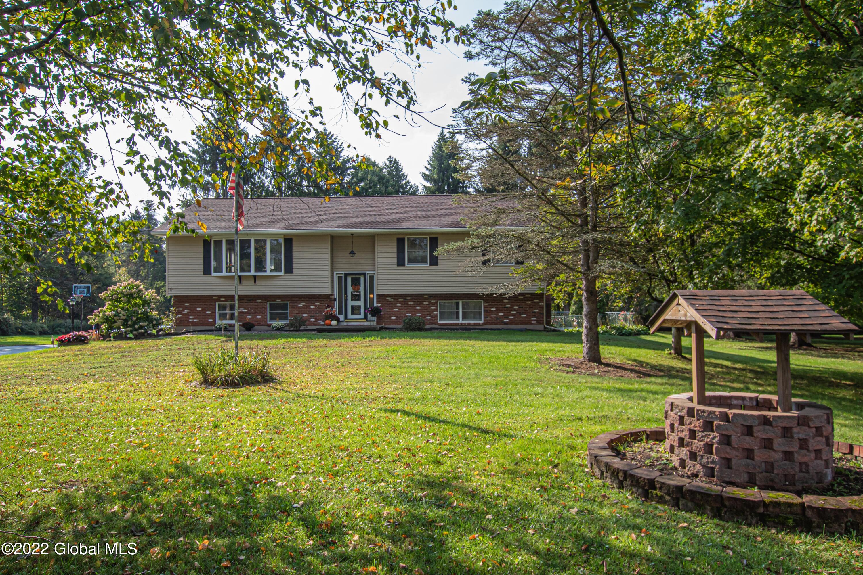 134 Jones Road Amsterdam, NY 12010 - Photo 3 of 45 _MG_4908