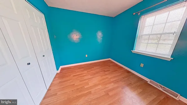 a view of empty room with window