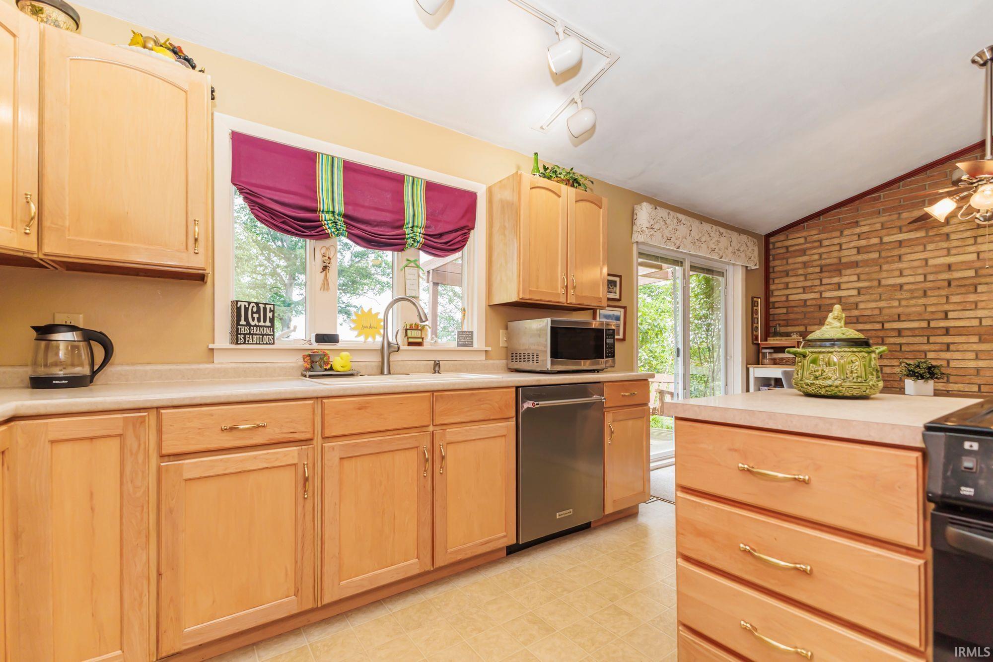1515 South Ridgeview Drive Yorktown, IN 47396 - Photo 17 of 34 Gallery Image 17