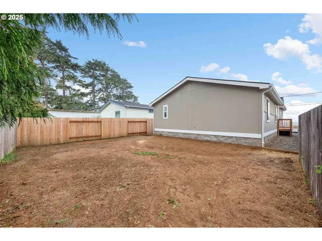 $299,000 | 649 South Marple Street, Coos Bay, OR 97420