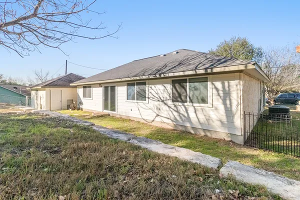 $320,000 | 214 Willow Lane, Ingram, TX 78025