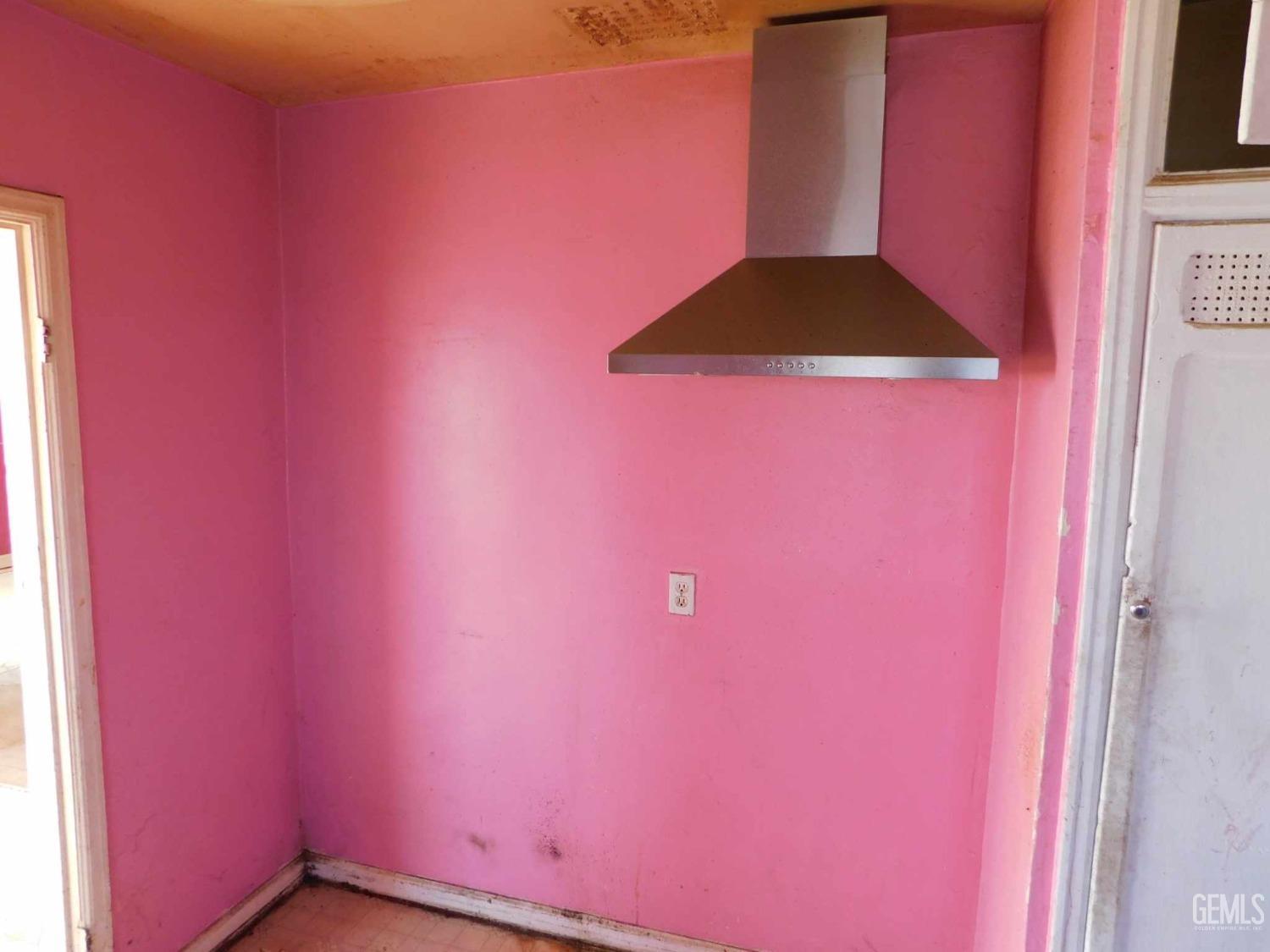 Undisclosed Address Bakersfield, CA 93305 - Photo 7 of 22 a view of door