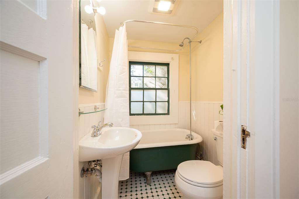 318 Northwest 24 Street, Unit A Gainesville, FL 32607 - Photo 15 of 16